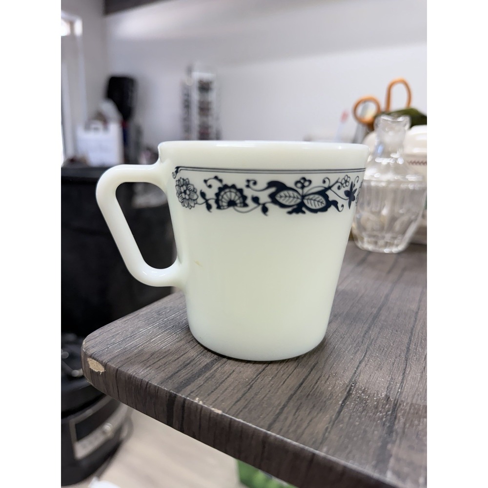 PYREX No 1410 Coffee and Tea Mug White and Navy Blue Microwave Safe